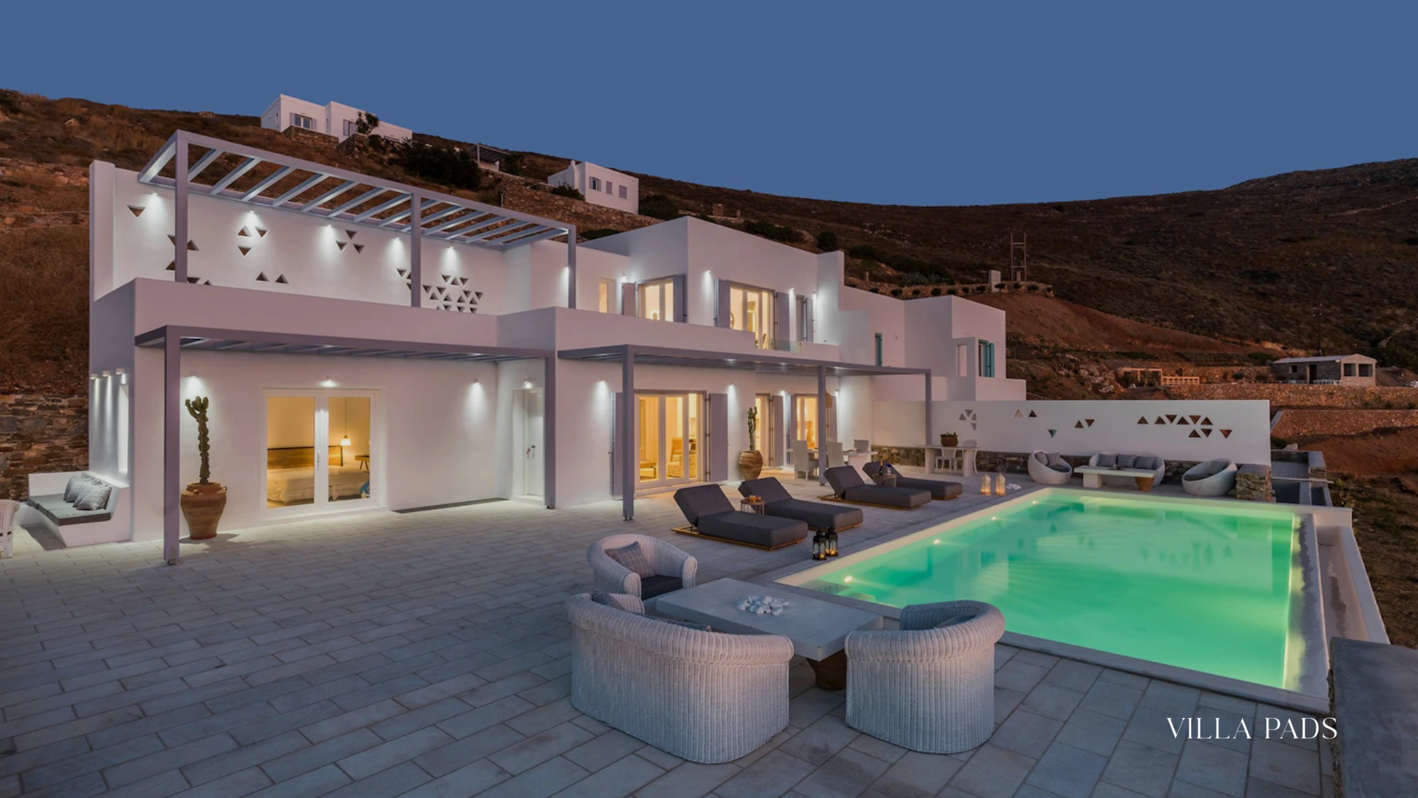 Best Time To Visit Mykonos 2026 Weather Wind Peak Season Crowds
