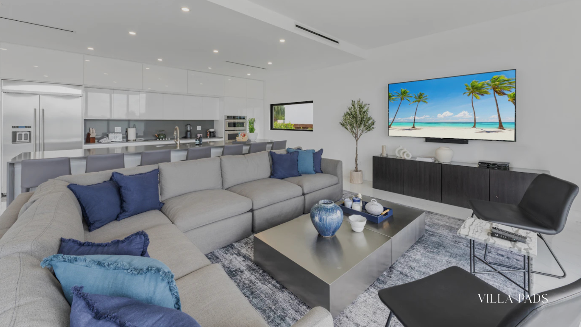 Villa Lago Luxurious Lakefront Retreat