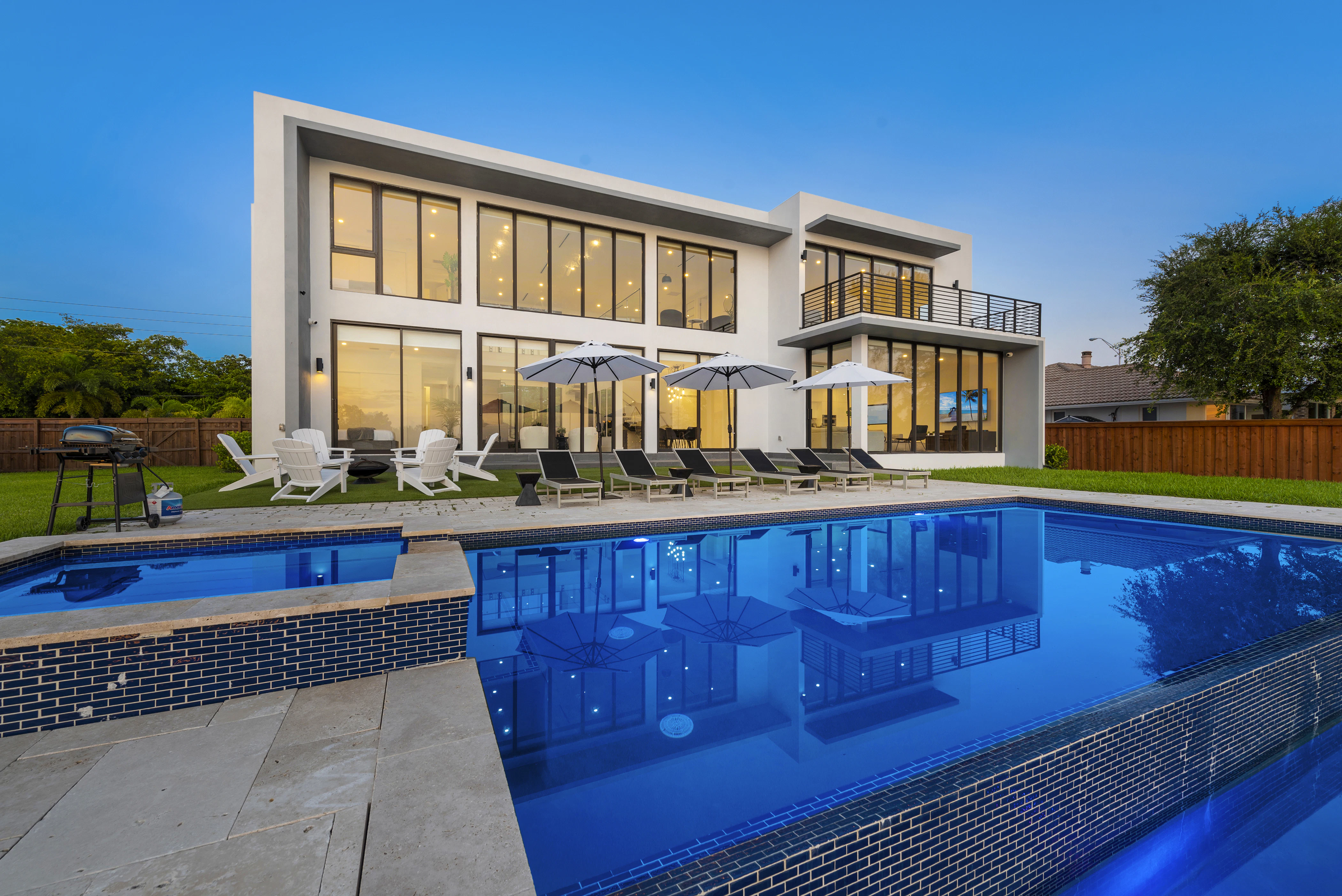 Villa Lago Christmas Pool