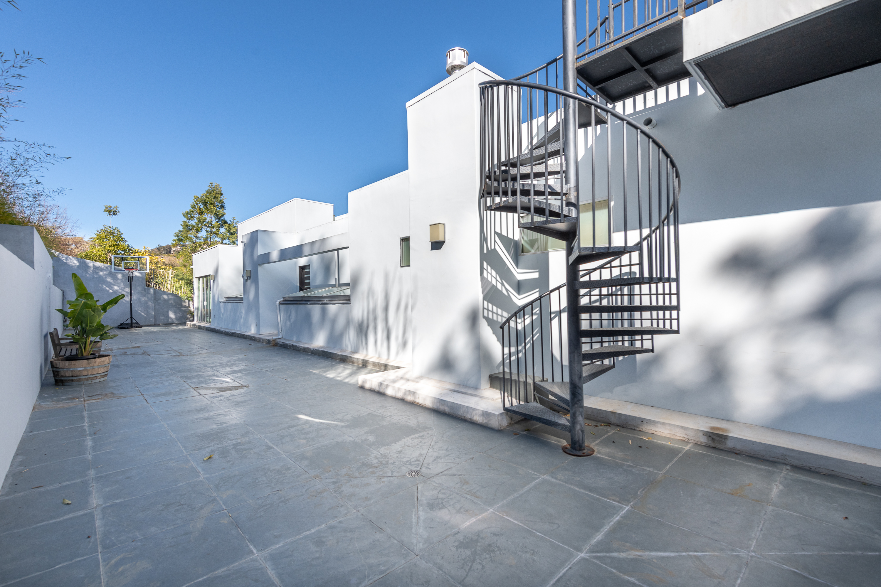 73 12148 Travis St in Los Angeles