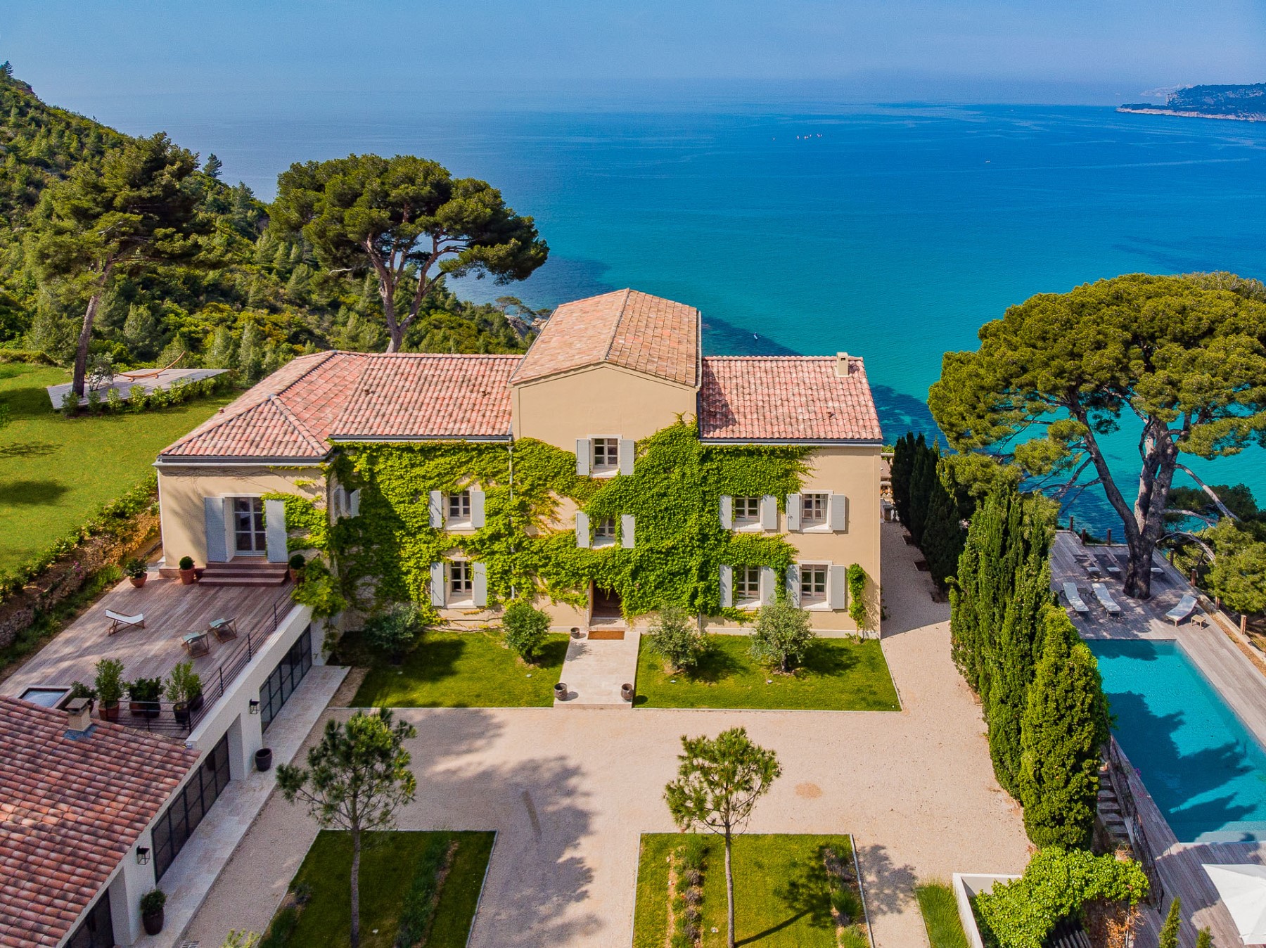 1 Villa Luxe Cassis Facade in Côte d'Azur