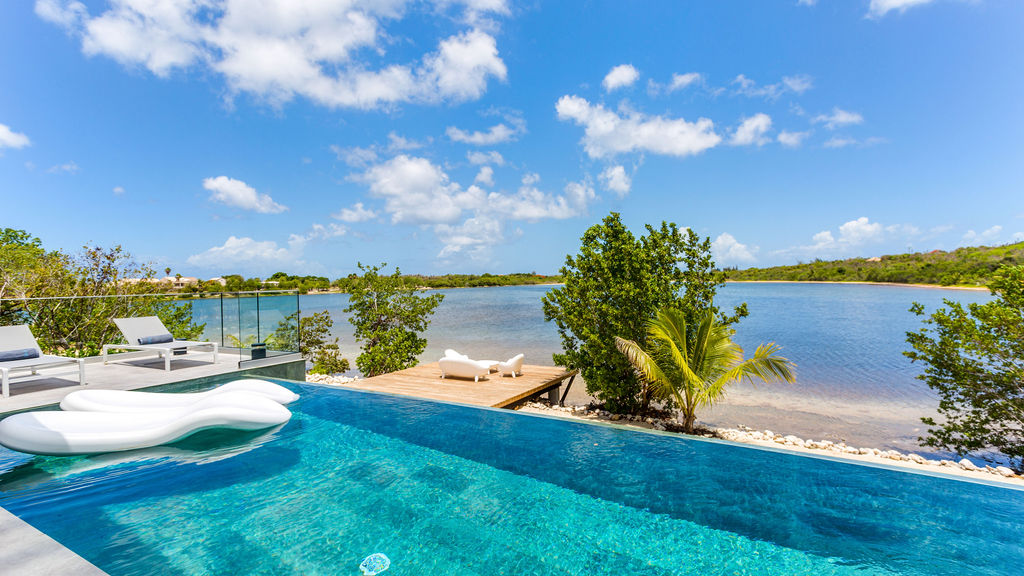2 Villa Bliss Bay Deck in St. Martin