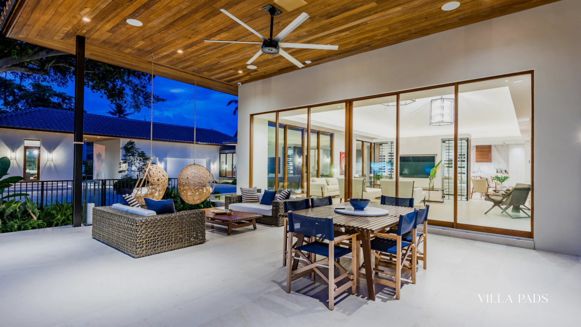 Luxury Villa Near Frost Museum