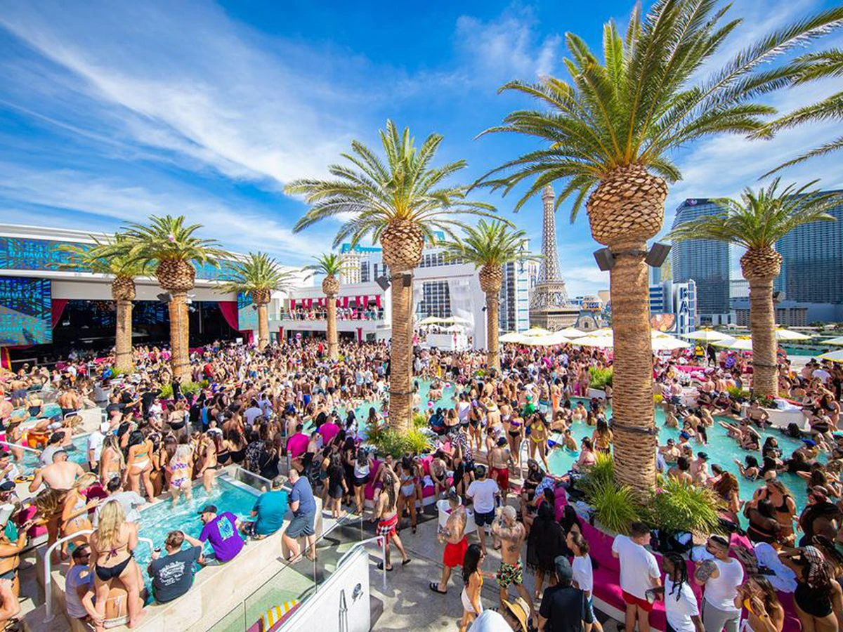 Luxury Pool Parties In Miami Where To Splash Sip Stay