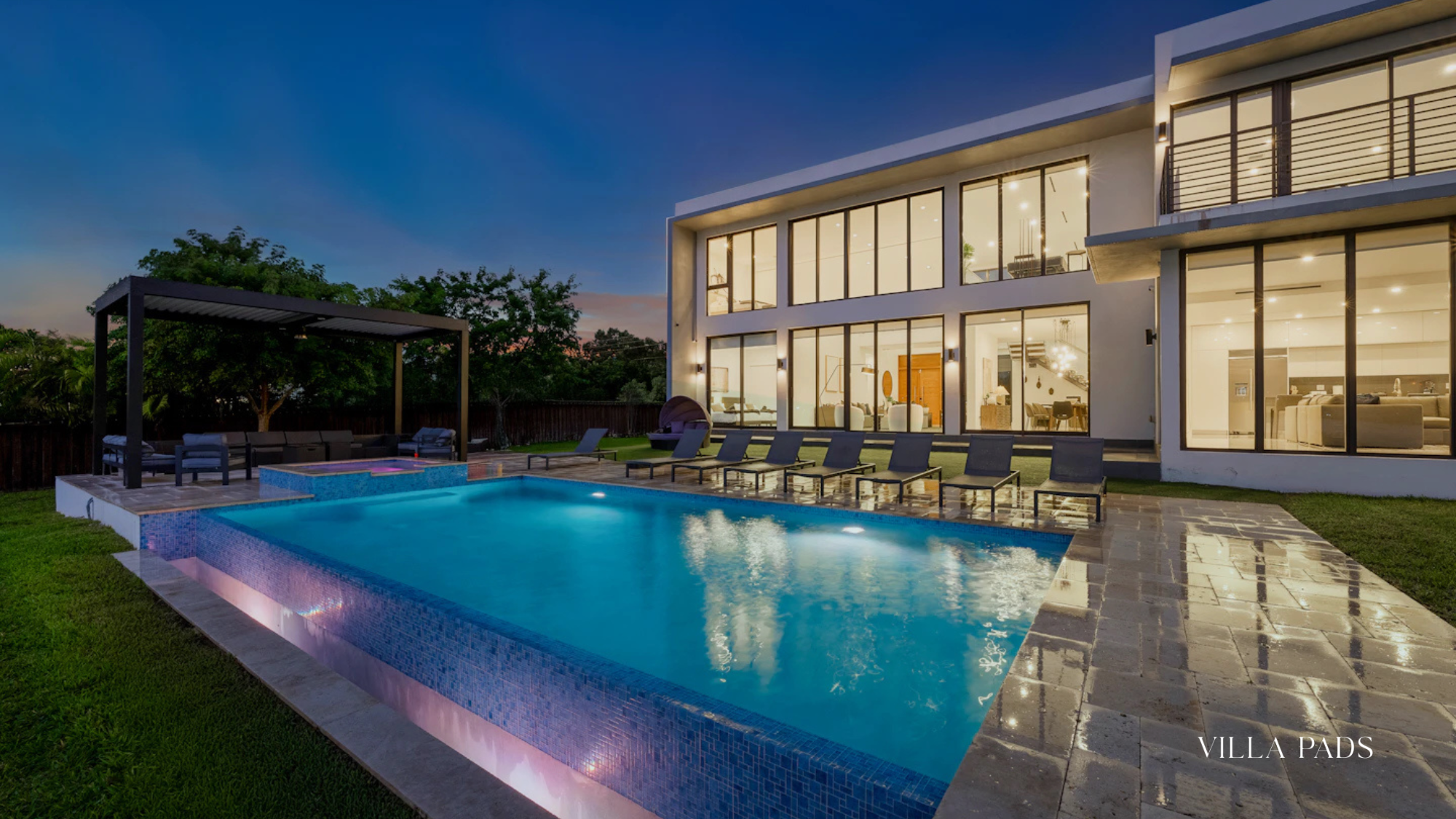 Villa Lago Lakefront Family Getaway