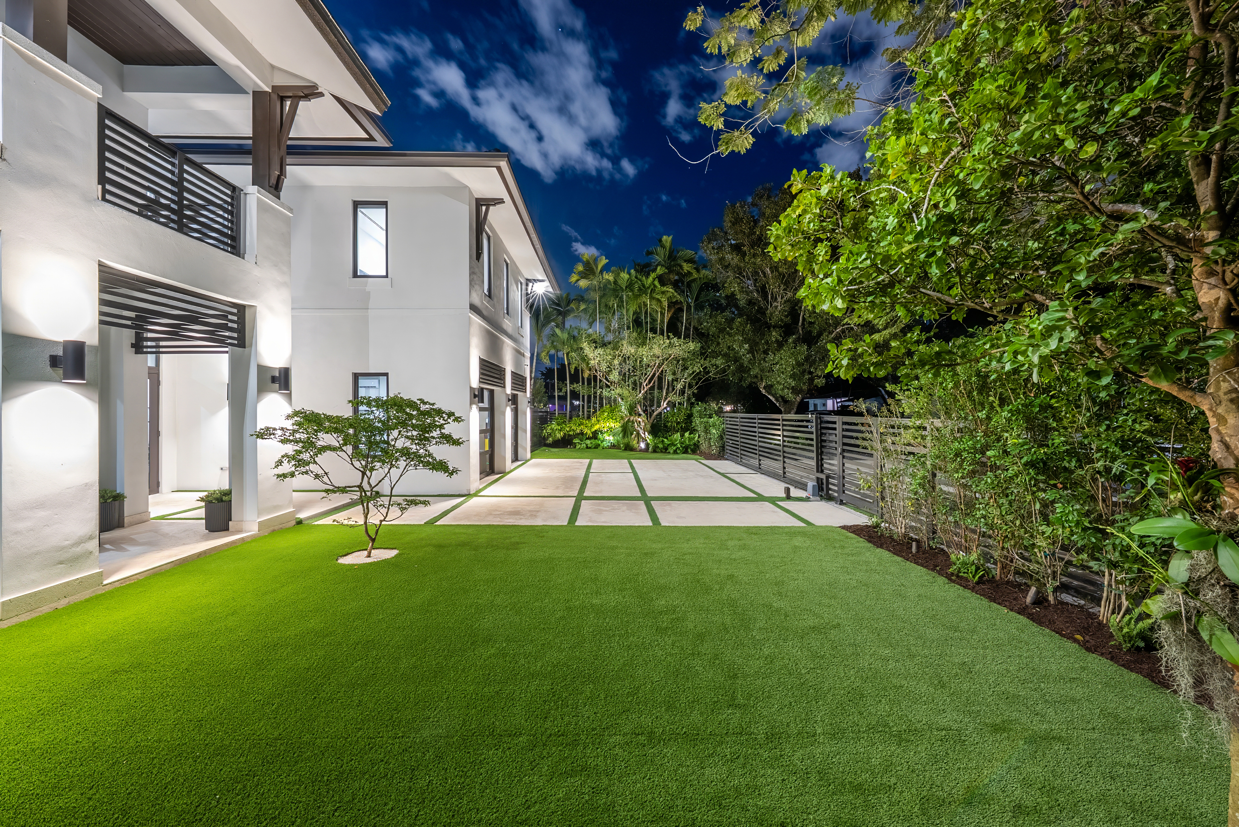 5 Miami Villa Frontyard Balcony in Miami