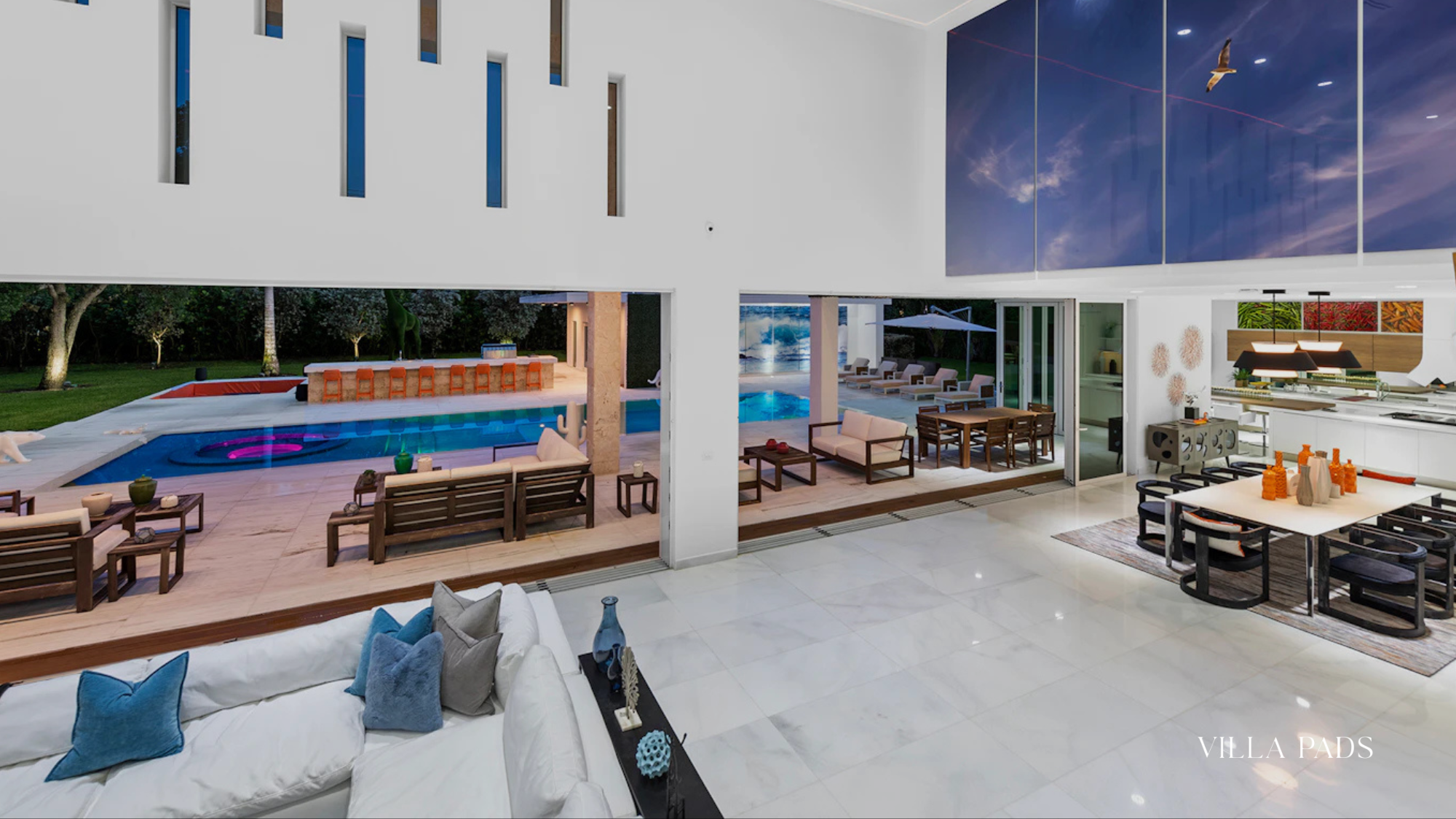Villa Crest Modern Skyline
