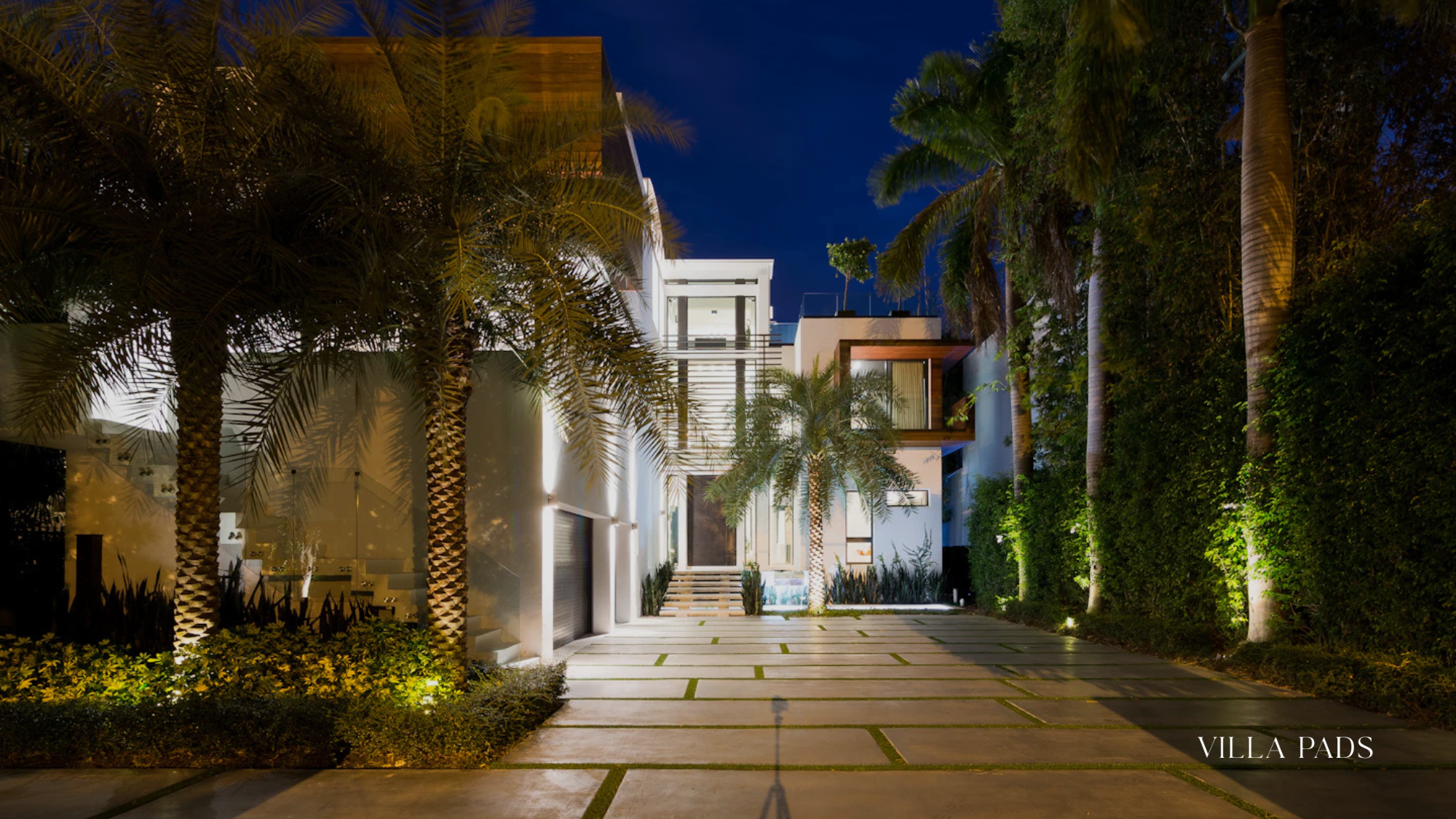 Outdoor Villa Dinner Lighting