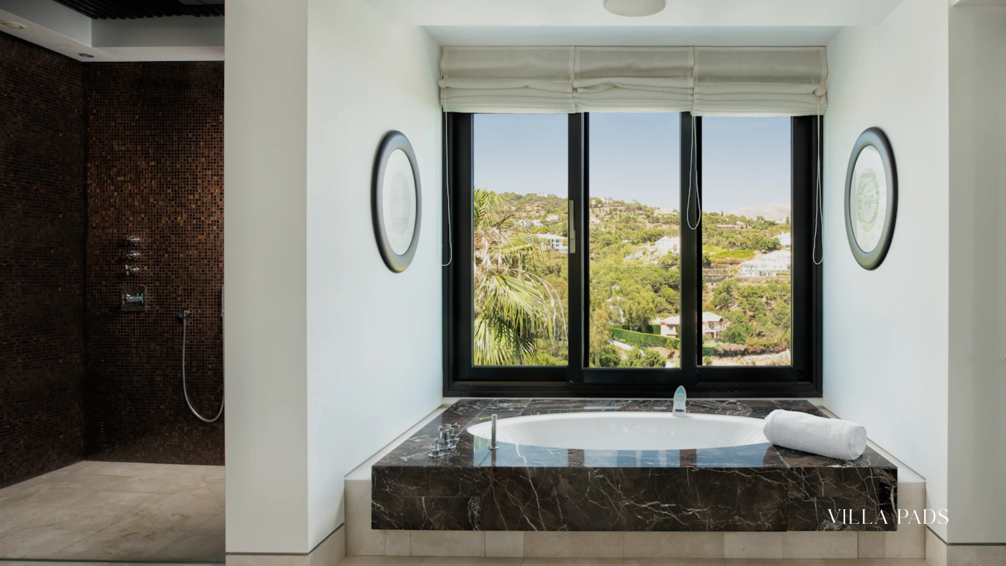 Quiet Luxury Villa Outdoor Bath